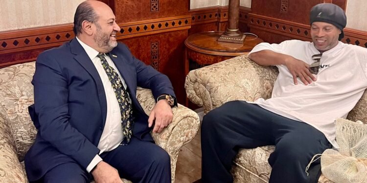 “رونالدينهو” في ضيافة الشركة الشرقية ايسترن كومباني