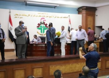 وزير القوي العاملة يتفقد قبول طلبات الترشح لانتخابات مجالس إدارة 29 نقابة عامة