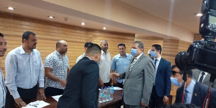 وزير القوى العاملة في مقر اتحاد عمال مصر للاطمئنان على سير انتخابات داخل لجان نقابية