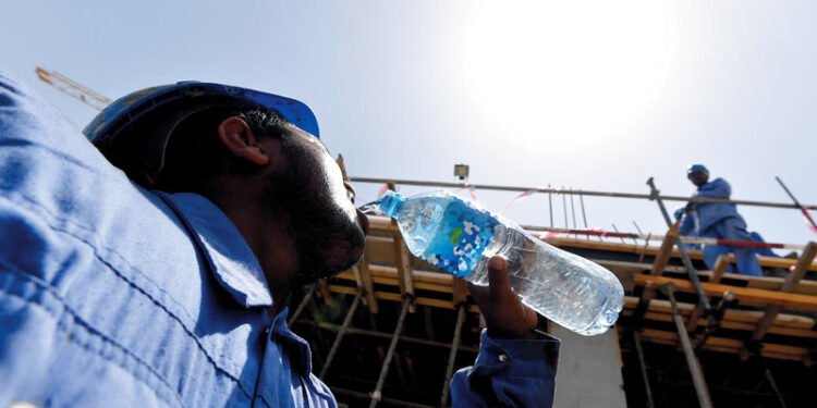 11 إجراء لحمايتك من الاجهاد الحراري ينصح بتواجدهم في بيئة العمل