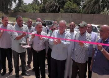 اللواء عصام البديوي يفتتح عجان جديد لدعم مصنع اللب والورق بإدفو