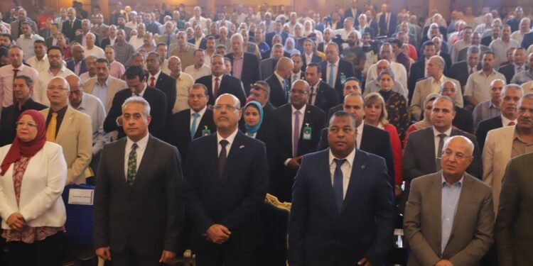 عمومية اتحاد العمال تؤكد تجديد الثقة للقيادة السياسية