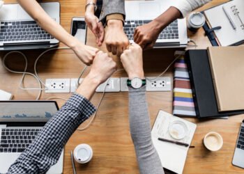 للموظف: سلوكيات إيجابية تجعلك مفيدًا في بيئة العمل ومطلوب لدي الشركات