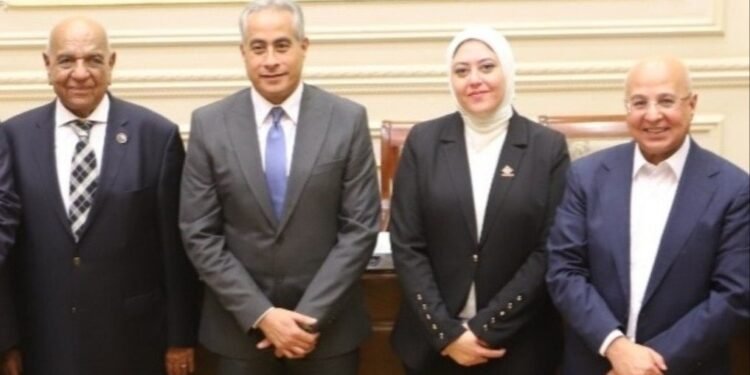 الوزير حسن شحاته يلتقي لجنة القوي العاملة بمشاركة النائب خالد عيش ويؤكد: التدريب والتأهيل قضيتنا
