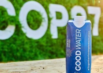 الغطاء مصنوع من قصب السكر.. تعرف علي أول زجاجة مياه صديقة للبيئة