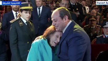 الرئيس السيسي يكرم أسر الشهداء فى احتفالية عيد الشرطة الـ71