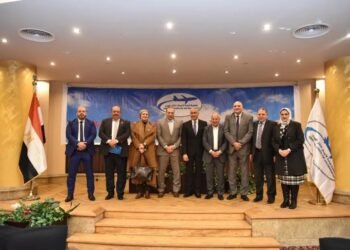 بمشاركة النائب خالد عيش وزير القوي العاملة يؤكد: توعية العمال بحقوقهم وواجباتهم ضرورة