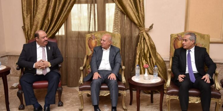 وزير القوي العاملة والنائب خالد عيش علي هامش الجمعية العمومية لأعمال النقل الجوي