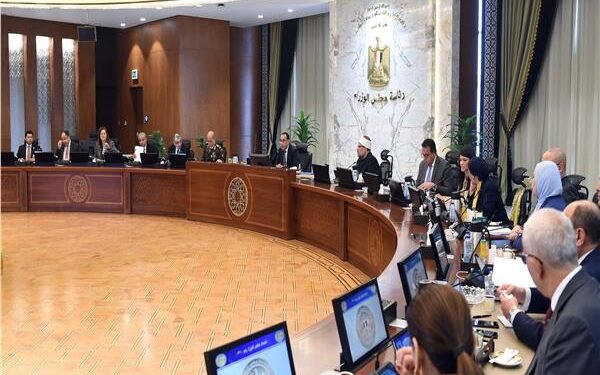 الحكومة توافق على عودة العمل بنظام التوقيت الصيفي