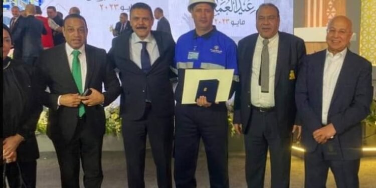 بحضور الرئيس: النائب خالد عيش والدكتور أحمد أبو اليزيد من فاعلية الاحتفال بعيد العمال