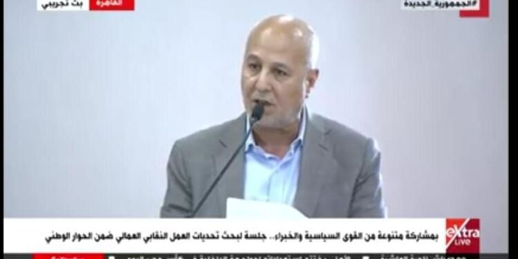 النائب خالد عيش يدافع عن قضايا العمال بالحوار الوطني ويحدد 6 محاور لدعم العامل