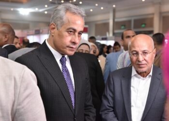 وزير العمل يفتتح ملتقى توظيف يوفر 10 آلاف ويُسلم عقود لذوي همم