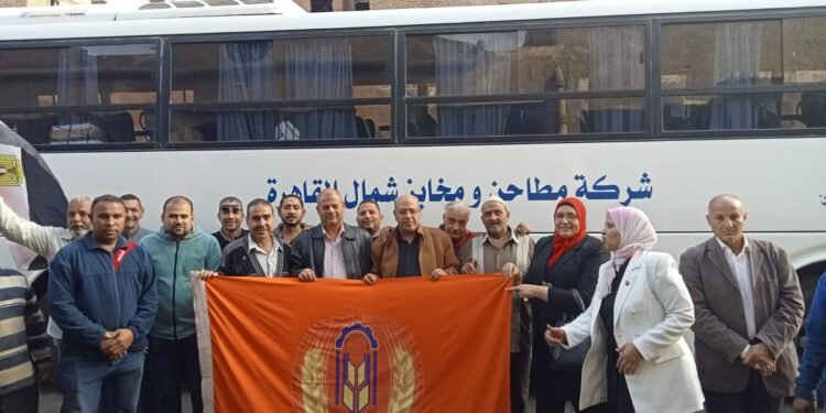 حشد كبير من عمال الصناعات الغذائية في الساعات الاولي من انتخابات الرئاسة