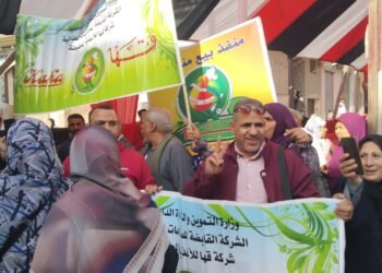 حشد كبير من عمال الصناعات الغذائية في الساعات الاولي من انتخابات الرئاسة