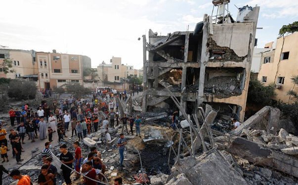 إسرائيل تمنع الحياة عن 2.2 مليون شخص بغزة وتحاول الإفلات من العدل الدولية