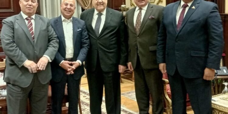 النائب خالد عيش يلتقي رئيس مجلس الشيوخ علي هامش مناقشات قانون التضامن الإجتماعي