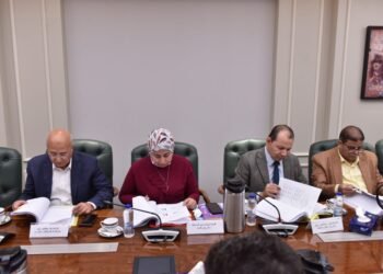 النائب خالد عيش يشهد اجتماع صندوق إعانة الطواريء للعمال بوزارة العمل