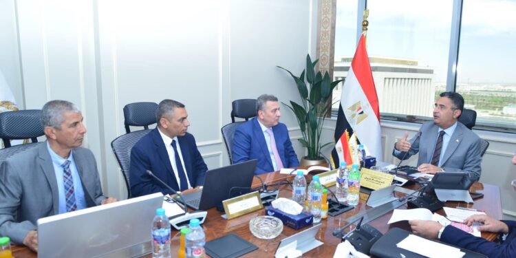 وزير التموين يجتمع مع رئيس شركة مصر للزيوت والصابون لمتابعة خطط دعم السوق وتوافر المنتجات الأساسية